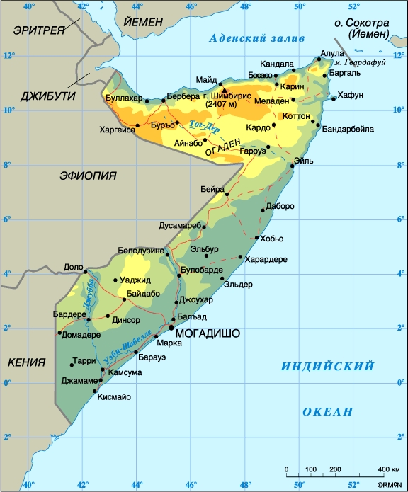 Сомали. Столица - Могадишо. Население - 6842 тыс. человек (1998). Плотность населения - 11 человек на 1 кв. км. Городское население - 26%, сельское - 74%. Площадь - 637,7 тыс. кв. км. Самая высокая точка - гора Шимбирис (2407 м). Официальные языки: сомалийский и арабский. Основная религия - ислам. Административно-территориальное деление - 18 областей. Денежная единица: сомалийский шиллинг = 100 центам. Национальный праздник: День независимости - 1 июля.