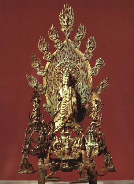 Будда. Врачующий в окружении учеников и бодхисатв. Фрагмент буддийского иконостаса. XVIII в
