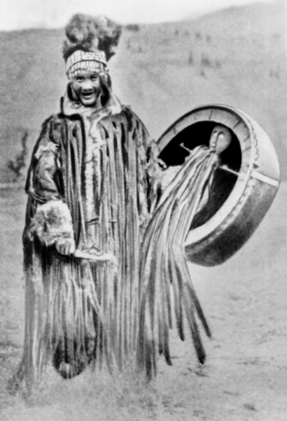 Якутский шаман. Снимок начала XX в