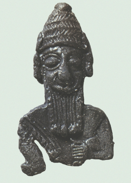 Хеттский свинцовый амулет в виде фигуры бога. 19—18 вв. до н. э