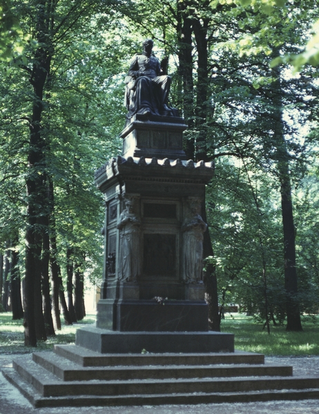 Памятник Я.В. Виллие в Санкт-Петербурге