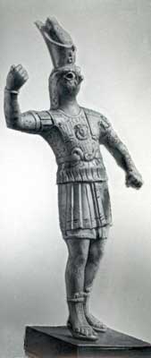 Гор в одеянии римского полководца.