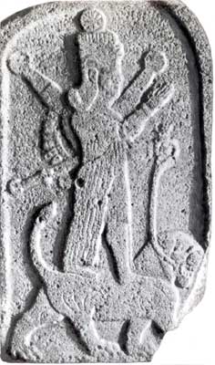 Богиня Иштар на льве, её символическом звере.
