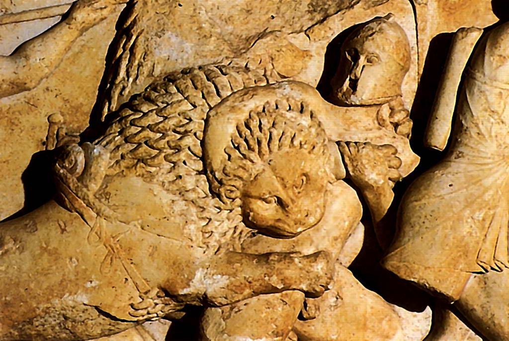 Изображение льва из свиты Диониса из сокровищницы Сифноса в Дельфах.  Около 525 г. до н.э.