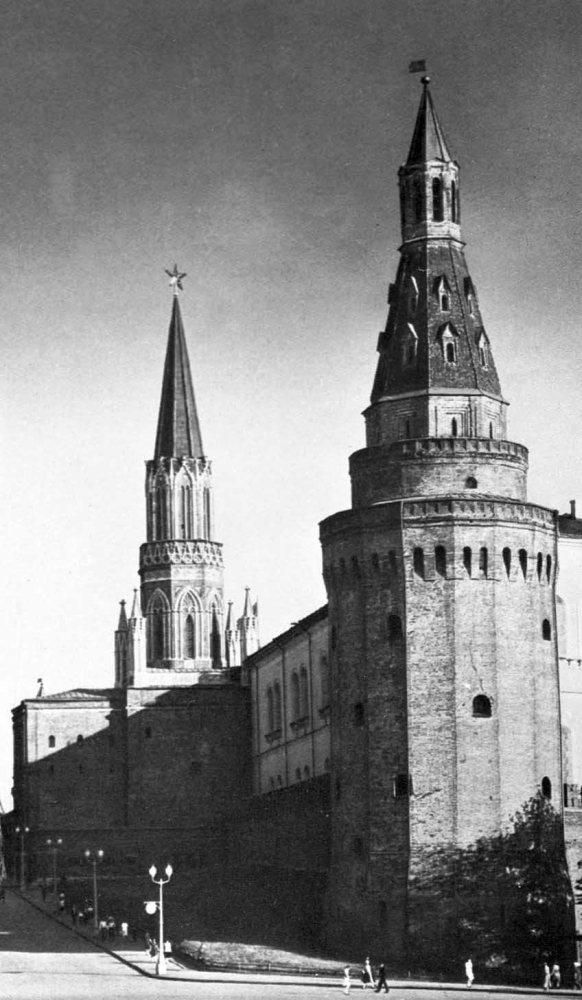 Пьетро Антонио Солари. Угловая Арсенальная (Собакина) башня Московского Кремля. 1492 - 1493.