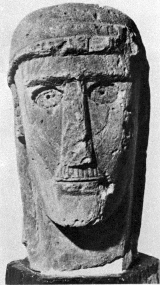 Мужская голова. Фрагмент статуи из Мадаин-Салиха. Красный песчаник. Около 700 до н.э.