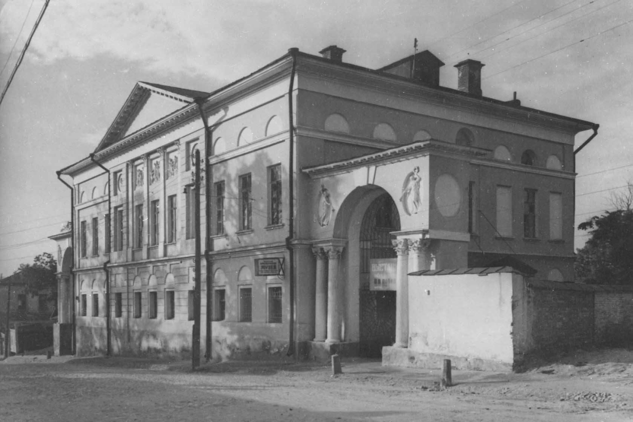 Дом Золотарёвых-Кологривовой (ныне краеведческий узей). 1805 - 1808.
