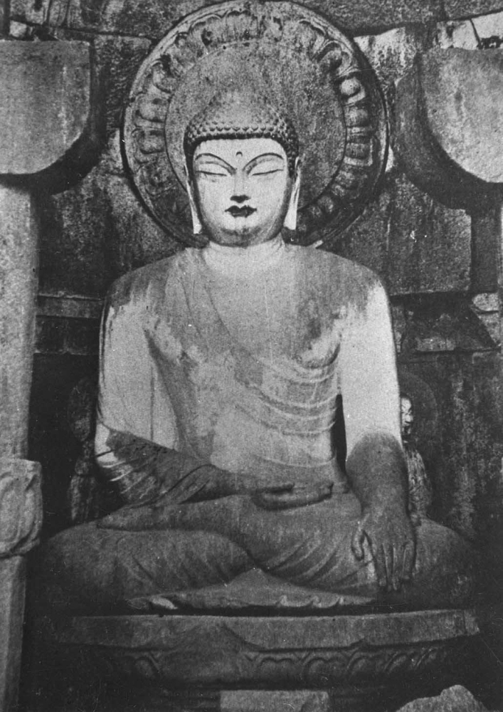 Статуя Будды в храме Соккурам близ Кёнджу. Гранит. 8 в.