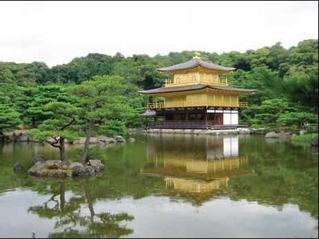 Кинкакудзи (Золотой павильон). 1397 г. Буддийский храмовый комплекс Рокуондзи. Киото