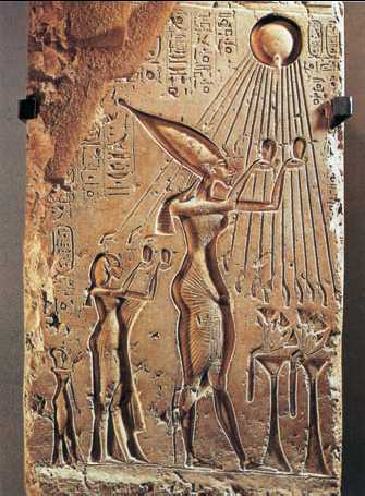 «Поклонение Атону». Врезанный рельеф. 14 в. до н. э. Египетский музей. Каир
