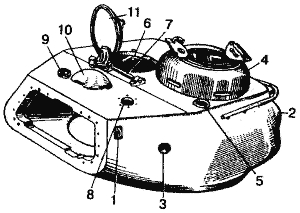 Башня танка:  1 - рым, 2 - прилив для установки кормового пулемета, 3 - отверстие для стрельбы из личного оружия, 4 -командирская башенка, 5 - отверстие для вывода антенны, 6-замок посадочного люка, 7 -торсионный валик, 8 - отверстие для установки перископического прицела ПТ4-15 (ПТ4-17) или прибора наблюдения MK-IV, 9 - отверстие для установки прибора наблюдения MK-IV, 10 - броневой колпак вентиляционного люка, 11 - крышка люка.
