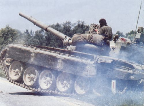        В 1983 г. в Югославии началось производство танка, получившего название М-84, а начиная с 1984 г,. он стал поступать на оснащение Вооруженных Сил СФРЮ. Танк М-84 был разработан как вариант модернизации танка Т-72, лицензия на производство которого была закуплена ранее в СССР. Кроме Югославии, подобная лицензия на производство самого массового танка современности была у Польши и Чехословакии. <a href=