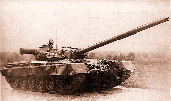 Основной боевой танк Т-80 первых выпусков с башней от Т-64А
