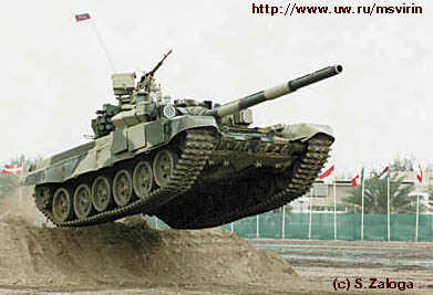        Танк Т-90 представляет собой последнюю модификацию машин легендарного семейства танков Т-72 — советских танков второго послевоенного поколения. Не претерпевая существенных компоновочных изменений, он воплотил в себе практически все лучшее, что было создано в отечественном танкостроении к середине 90-х годов завершающегося столетия.
