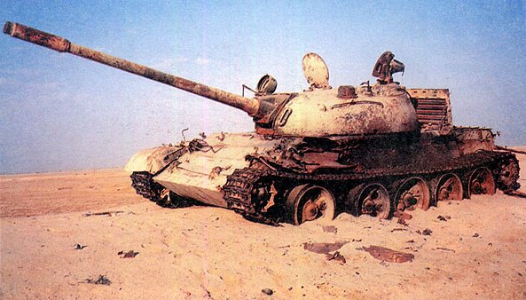 Захваченный у Ирака во время операции Буря в пустыне Т-55
