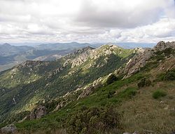 Vue du sommet du Roc de France depuis les bornes géodésiques n° 303076001