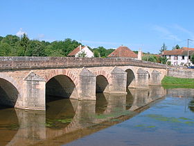 Le pont de Guillon : un pont du XVIe siècle.