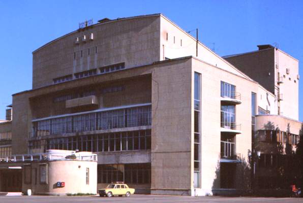 Дк горбунова москва. Дворец культуры имени с.п. Горбунова. Дворец культуры им. Горбунова конструктивизм. Дворец культуры им. с. п. Горбунова на новозаводской улице.