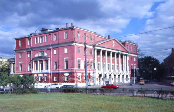 Главный дом усадьбы А. И. Мусина-Пушкин.