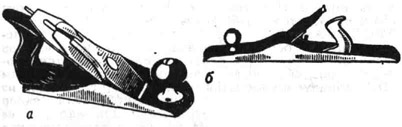 Рубанок со стружко-ломателем (а) и фуганок (б)