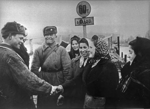 Встреча с местными жителями. Одер, 1945 год