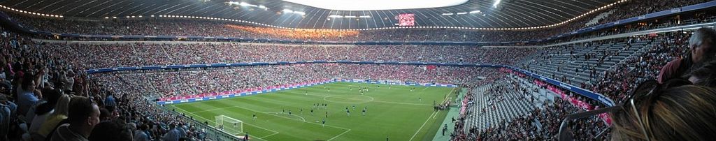 Внутренний вид стадиона на игре «Бавария» — «Мюнхен 1860» 2 июня 2005 года