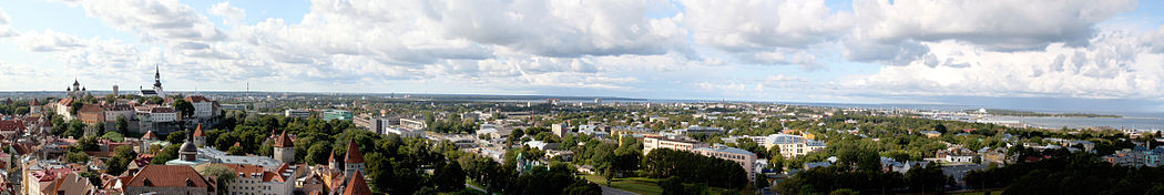 Панорама центра города и вид на Финский залив с башни церкви св. Олафа.