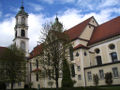 Ravensburg Weissenau Klosterkirche vom Innenhof.jpg