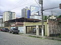 Rua Moacir Birro e prédios ao fundo, Coronel Fabriciano MG.jpg