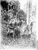 Bundesarchiv Bild 105-DOA0794, Deutsch-Ostafrika, Waschambaa auf der Jagd.jpg