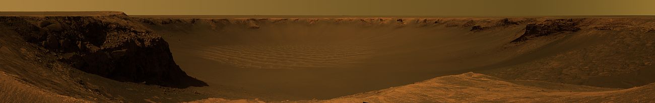 Панорама кратера Виктория, снятая марсоходом «Оппортьюнити». Она была заснята за три недели, в период с 16 октября по 6 ноября, 2006.