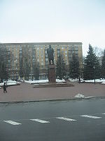Monument to Mikhail Kalinin in Minsk.jpg