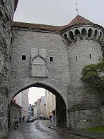 Tallinn old town gate.jpg