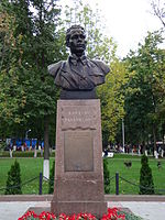 Памятник Виктору Талалихину в Центральном городском парке Подольска.