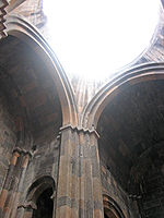 Интерьер собора в Ани. Своды и обрушившийся купол.
