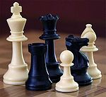Шахматные фигуры, слева направо: король, ладья, ферзь, пешка, конь, слон