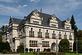 Rathaus in Duesseldorf-Benrath, von Suedwesten.jpg