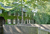 Schlosshof Benrath in Duesseldorf-Benrath, von Suedwesten.jpg
