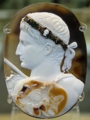 Как называется гемма с углубленным изображением. 180px Cameo August BM Gem3577. Как называется гемма с углубленным изображением фото. Как называется гемма с углубленным изображением-180px Cameo August BM Gem3577. картинка Как называется гемма с углубленным изображением. картинка 180px Cameo August BM Gem3577