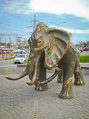 «Слон» — центральный элемент композиции
