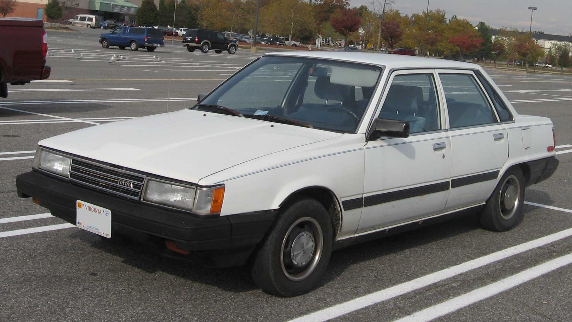 Toyota Camry v10 1982