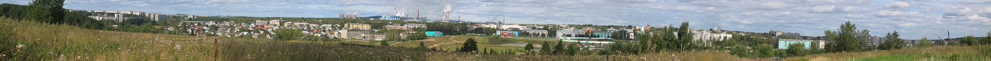 Панорама Краснотурьинска с противоположного берега реки Турьи.