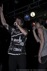 3OH!3 на выступлении в баре Мельбурна, Австралия