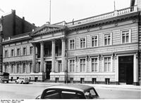 Bundesarchiv Bild 183-C11809, Berlin, Wilhelmstraße, britische Botschaft.jpg