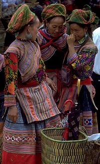 Flower hmong women bac ha vietnam 1999.jpg