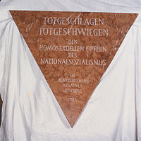 Gedenktafel Rosa Winkel Dachau.JPG
