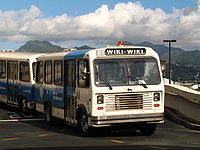 аэропорт гонолулу код икао. 200px HNL Wiki Wiki Bus. аэропорт гонолулу код икао фото. аэропорт гонолулу код икао-200px HNL Wiki Wiki Bus. картинка аэропорт гонолулу код икао. картинка 200px HNL Wiki Wiki Bus. Международный аэропорт Гонолулу (IATA: HNL, ICAO: PHNL) — коммерческий и военный аэропорт, расположенный в пяти километрах к северо-западу от бизнес-центра города Гонолулу (штат Гавайи), США.