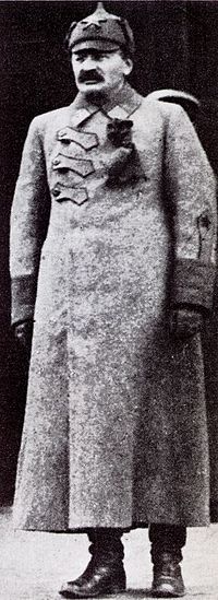 Leo Trotzki 1918.jpg