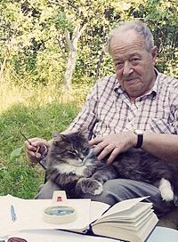 Lubarsky Jacob near his country house 1990s(2).jpg