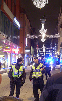 Полиция перекрывает улицу Брюггаргатан